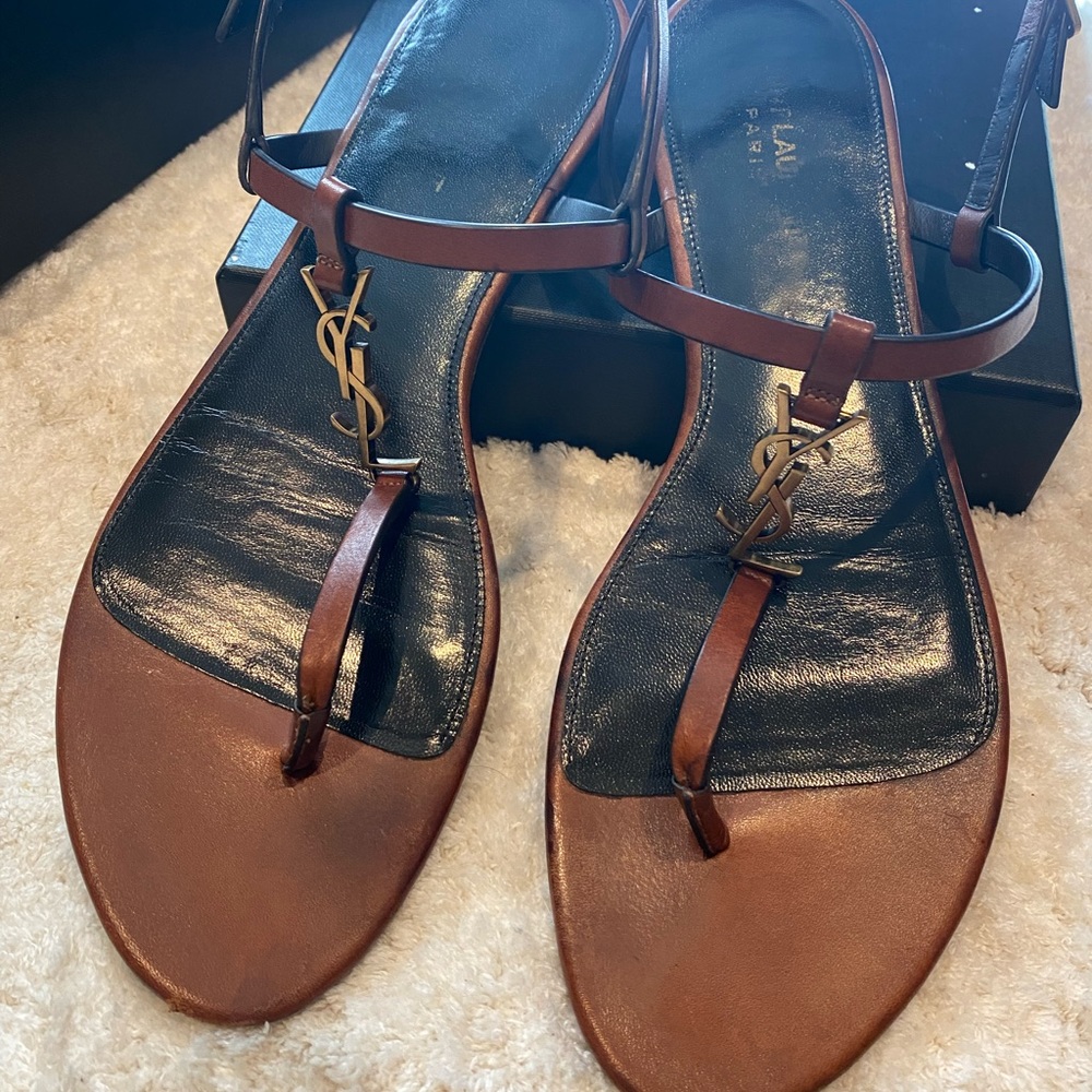 Saint Laurent Maine/Galvánica Gold New Papaya Sandal Used